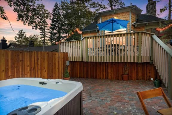 2BR Acorn Cottage | Fireplace, BBQ & Hot Tub - Image 5