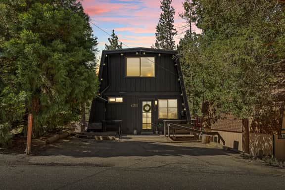 2BR Retreat: EV, Hot Tub, BBQ & Dog-Friendly - Image 2