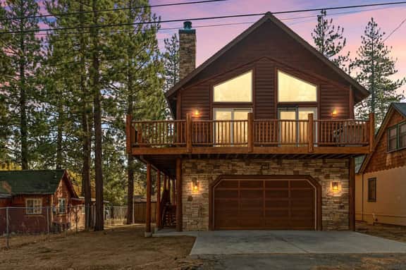 3BR Llama Bear Lodge | Hot Tub, Views & Game Room - Image 5