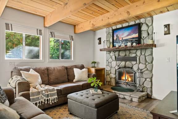 3BR Alpen Haus | Sauna, Hot Tub, Game Room & BBQ - Image 2