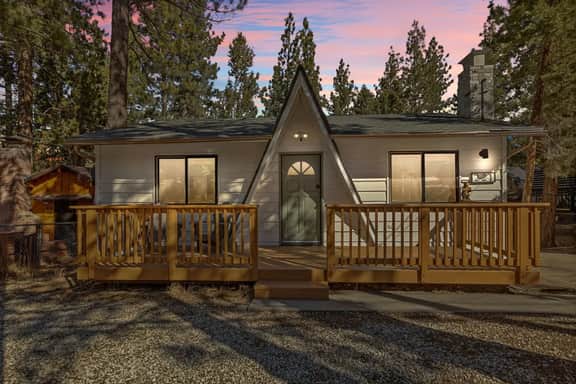 3BR Modern Hideaway w Game Room - Image 5