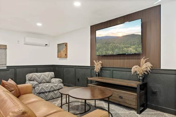 3BR Modern Hideaway w Game Room - Image 2