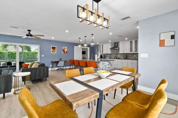 5BR Lux WEF Mins to Palm Beach Pool Home + Game Room *NEW Arcade + AC - Image 4