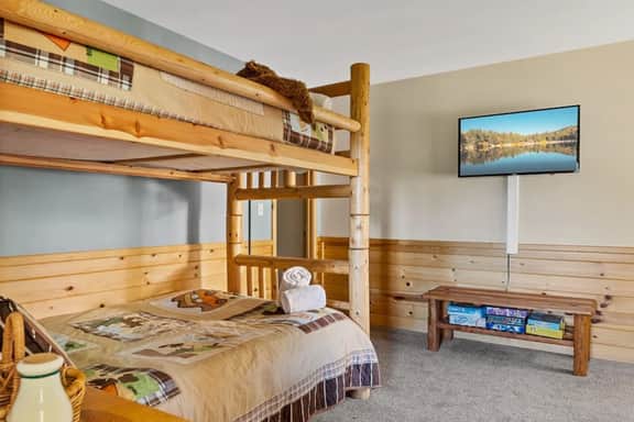 Bearadise Log Cabin - Image 5