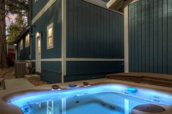 Beary Peaceful Escape, with hot tub and game room - Image 5