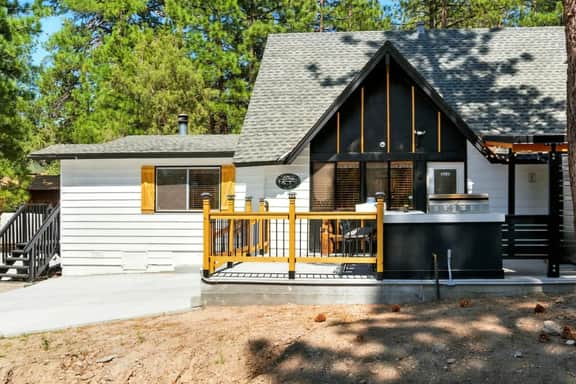Big Bear Cabana Near Lake W/ Hot Tub, Shuffleboard - Image 5