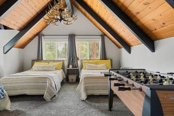 Bruno's Chic Bungalow: Walk 2 Village & Lake - Image 3