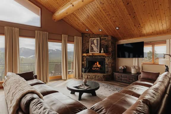 Cliffhanger Cabin, Near Snow Summit w/ Hot Tub - Image 4