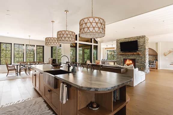 Custom Lux Cabin, Lake Views, Spa & Game Room - Image 4
