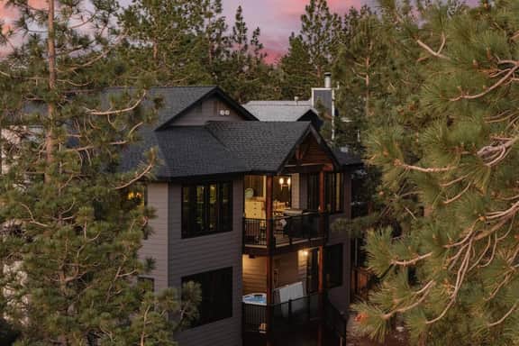 Custom Lux Cabin, Lake Views, Spa & Game Room - Image 5