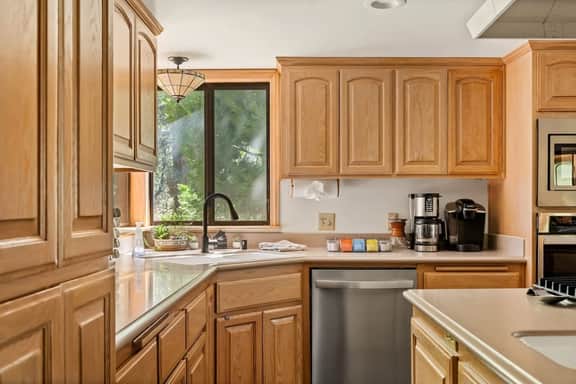 Double Black Diamond | Walk to Bear MTN, Fireplace & Hot Tub - Image 4