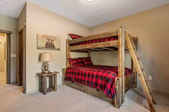 Eagle Creek Hot Tub, Game Room, Private Sled Hill - Image 4