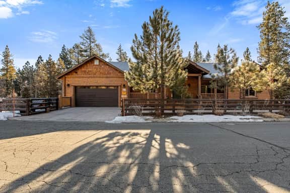 Eagle Creek Hot Tub, Game Room, Private Sled Hill - Image 5
