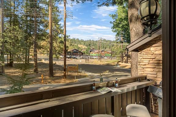 Edge of the Run at Snow Summit w BBQ and Fireplace - Image 2