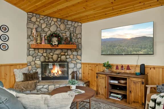 Enchanted Log Grove, Hot Tub, EV, Pool Table - Image 4