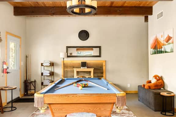 Four Seasons 4 BR Cabin, Views, Games & Hot Tub - Image 2