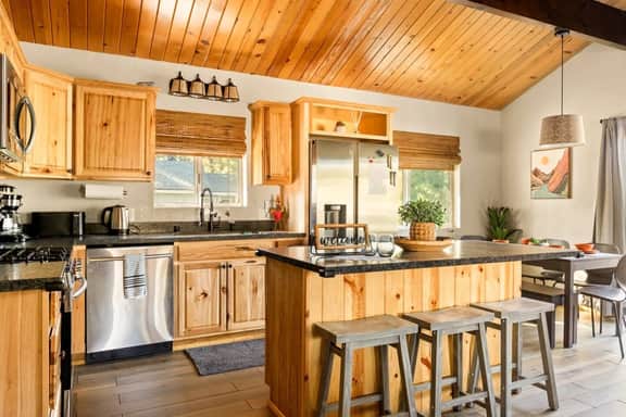 Four Seasons 4 BR Cabin, Views, Games & Hot Tub - Image 3