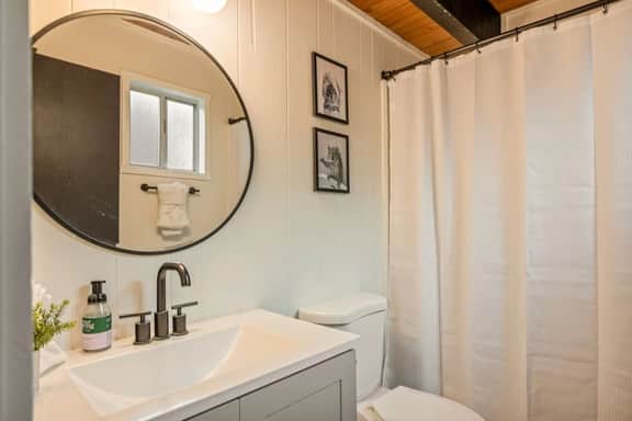 Gambrel Boho Cabin Vibes, Hot Tub & Firepit - Image 2