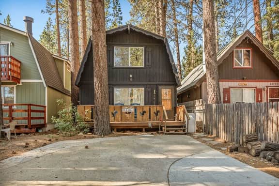 Gambrel Boho Cabin Vibes, Hot Tub & Firepit - Image 5