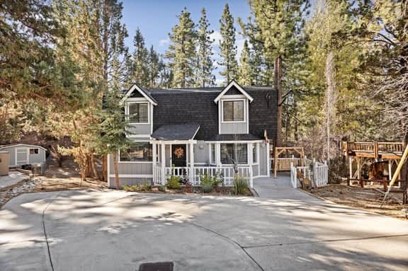 Guest FAV Luxury Sun Chalet w Hot Tub, BBQ - Image 5