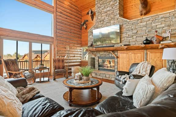 Hawk Ridge Chalet, Hot Tub, Views and Firepit - Image 3