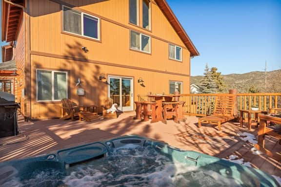 Hawk Ridge Chalet, Hot Tub, Views and Firepit - Image 4