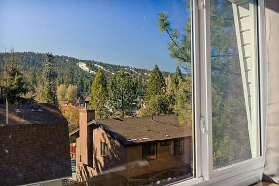 High Score Hideaway - Views of Bear MTN, Hot Tub - Image 5