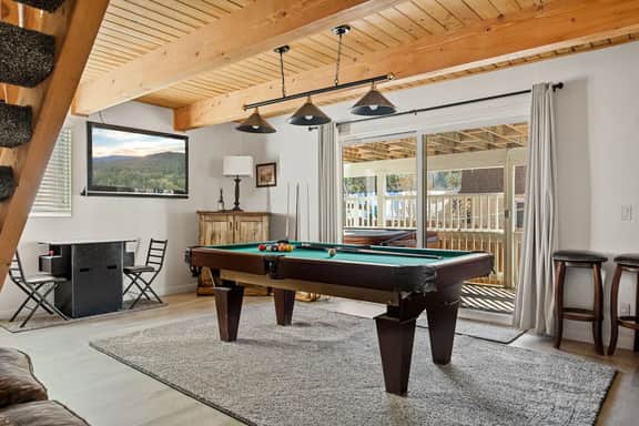 High Score Hideaway - Views of Bear MTN, Hot Tub - Image 4