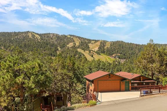Hygge Frosk | Breathtaking Views, Hot Tub & Deck - Image 5
