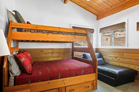 Hygge Frosk | Breathtaking Views, Hot Tub & Deck - Image 4