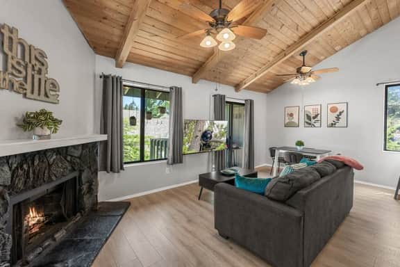 Lakeside Vibes | 2BR, Walk to Boulder Bay, Pool - Image 4
