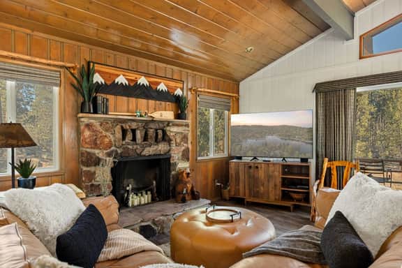 Lark Lookout: Serene Surroundings on Huge Private Lot! Hot Tub & Walk to Lake! - Image 4