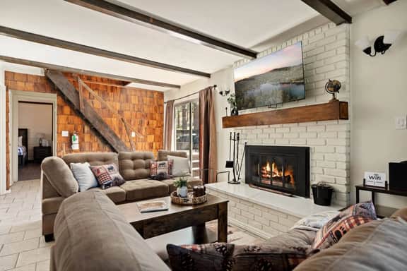 Marin Lodge, Near Slopes w/ Large Backyard, Pets - Image 2