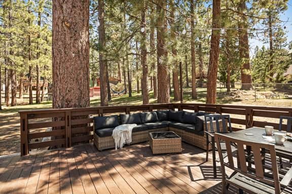Marin Lodge, Near Slopes w/ Large Backyard, Pets - Image 3