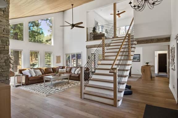 Modern Lodge Near the Ski Slopes, Hot Tub, Games - Image 5