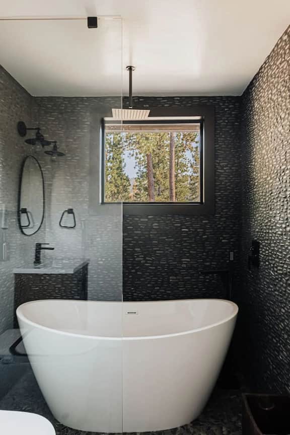 Modern Retreat | Spa, EV, Mountain Views & BBQ - Image 3