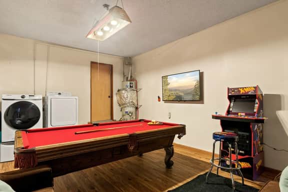 Mountain Getaway, Hot Tub, Games & BBQ - Image 4