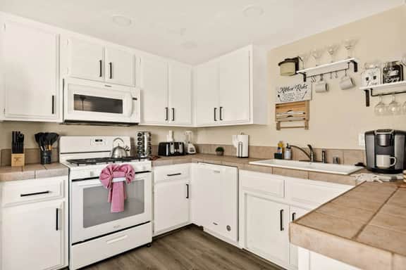 Mtn-View Condo Near Snow Summit w/ Fireplace & Deck - Image 3