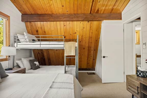 National Forest View Chalet: Hot Tub, A/C & BBQ - Image 4
