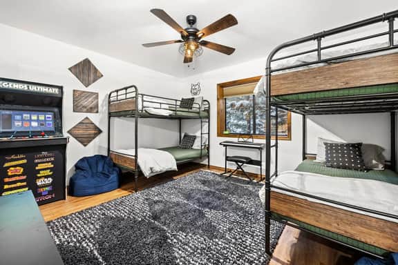 Nest and Needles: Perfect Nature Retreat with Hot Tub - Image 4