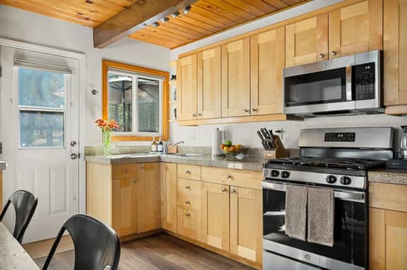 National Forest View Chalet: Hot Tub, A/C & BBQ - Image 3