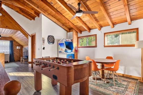 Paddington Manor, Loft Cabin, Hot Tub & Game Room - Image 3