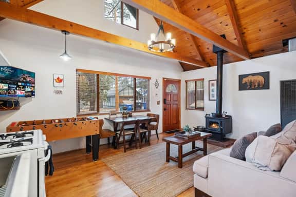 Pet Friendly | Foosball | Fire Pit | BBQ| WiFi - Image 4