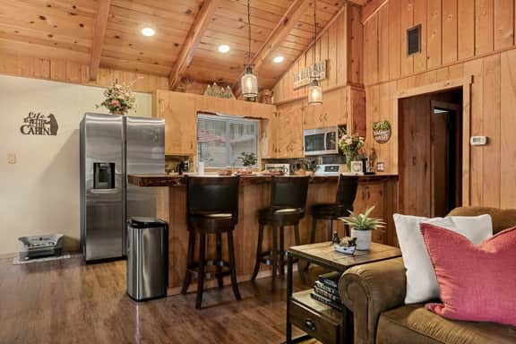 Pinecone Den| Hot Tub Near Slopes in Fox Farm - Image 3