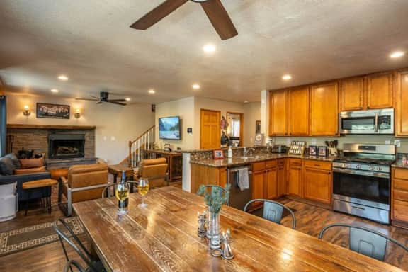 Pups and Pine Lodge | w/ BBQ Deck, Hot tub & Games - Image 3