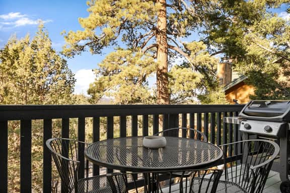Serene Pines w Hot Tub, BBQ, Pets - Image 5
