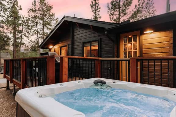Shadow Wood Mid-Century Retreat 2 Min to Village & SPA - Image 2