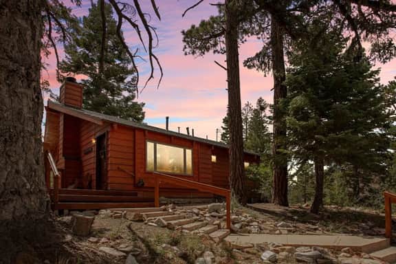 Shasta Pines + Hot Tub + Dog Friendly + EV Plug Provided - Image 5