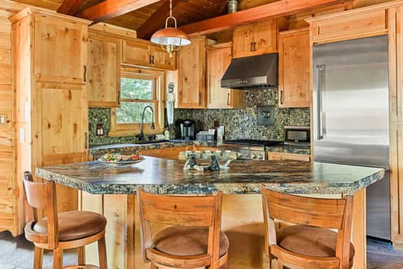 Shasta Pines + Hot Tub + Dog Friendly + EV Plug Provided - Image 3