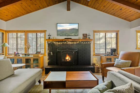 Silver Linings + Hot Tub + Pet Friendly + EV + Moonridge - Image 2